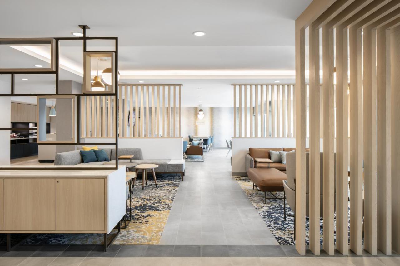 Towneplace Suites By Marriott Oshkosh Exterior foto