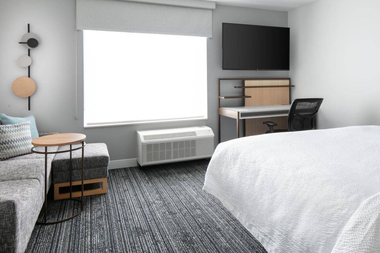 Towneplace Suites By Marriott Oshkosh Exterior foto